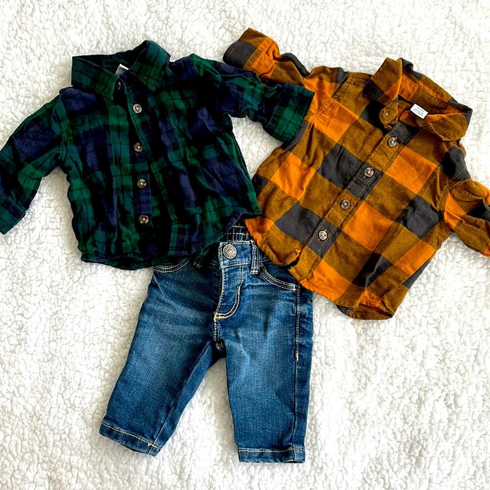 Boys’ 0-3M Outfit Bundle: Two Plaid Button Down Shirts and Jeans